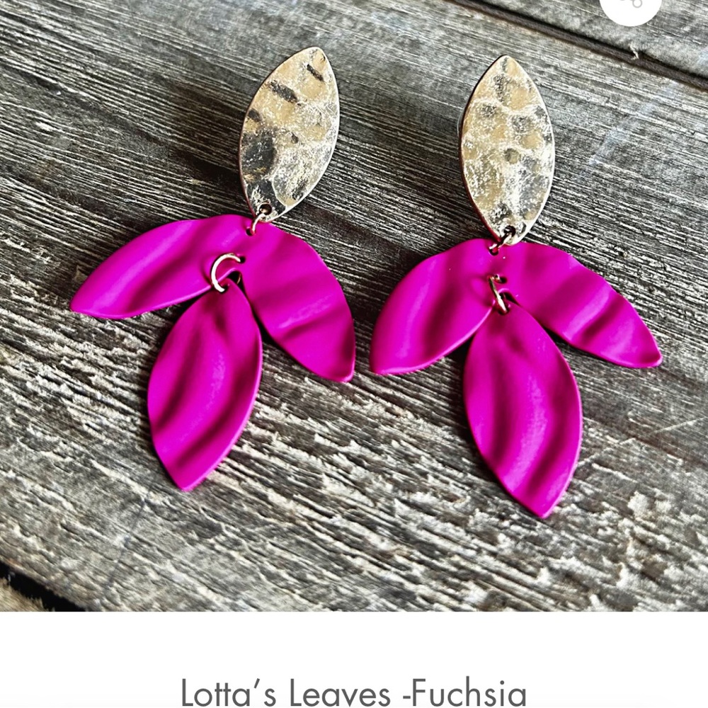 NWT! Lotta’s Leaves Fuchsia Earrings